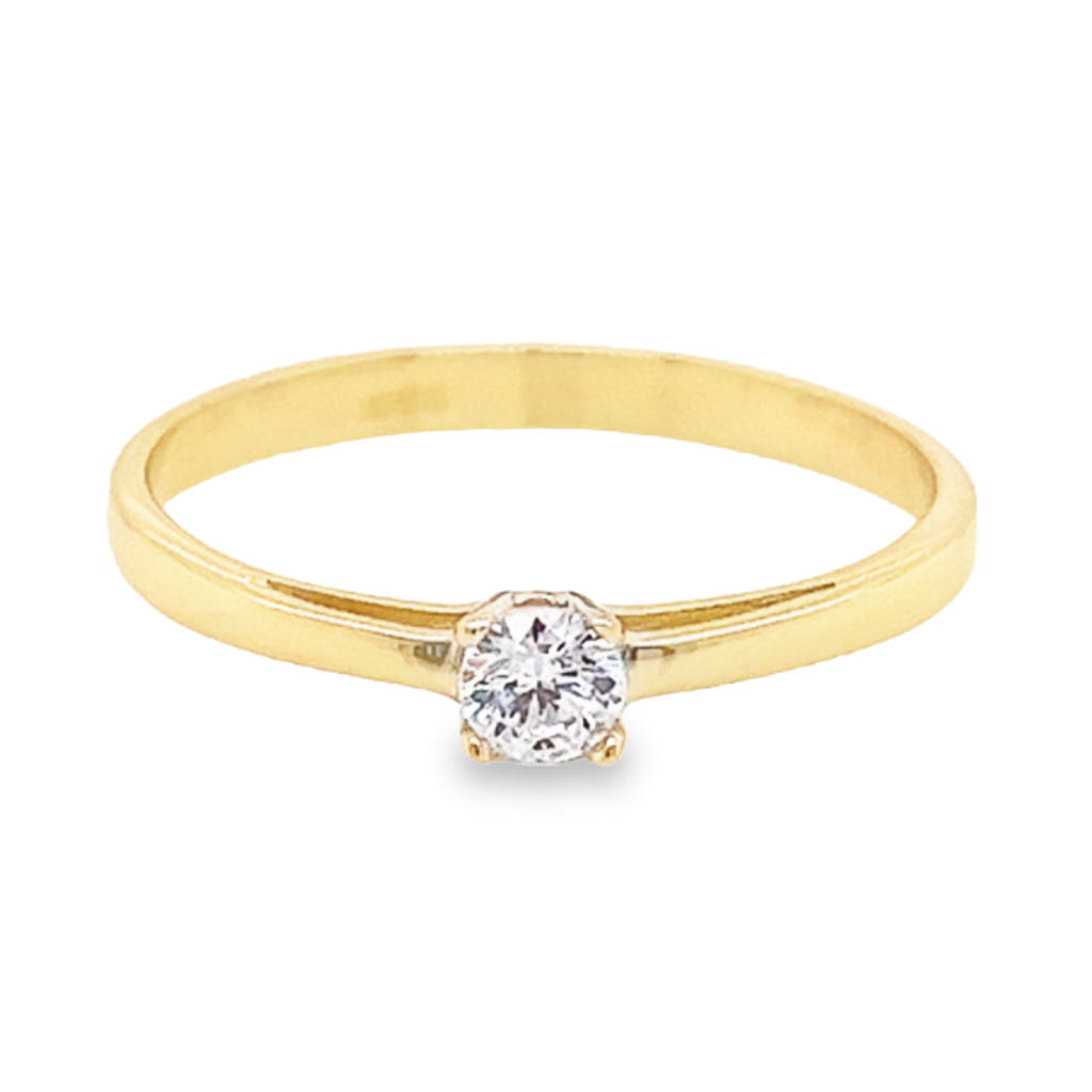 Yellow gold solitaire ring with Zirconia stone