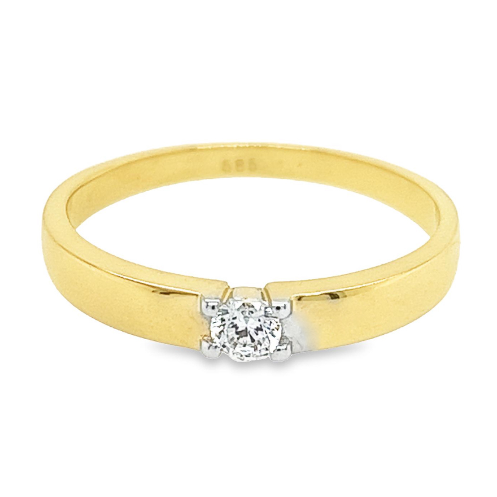 Yellow gold solitaire ring with Zirconia stone