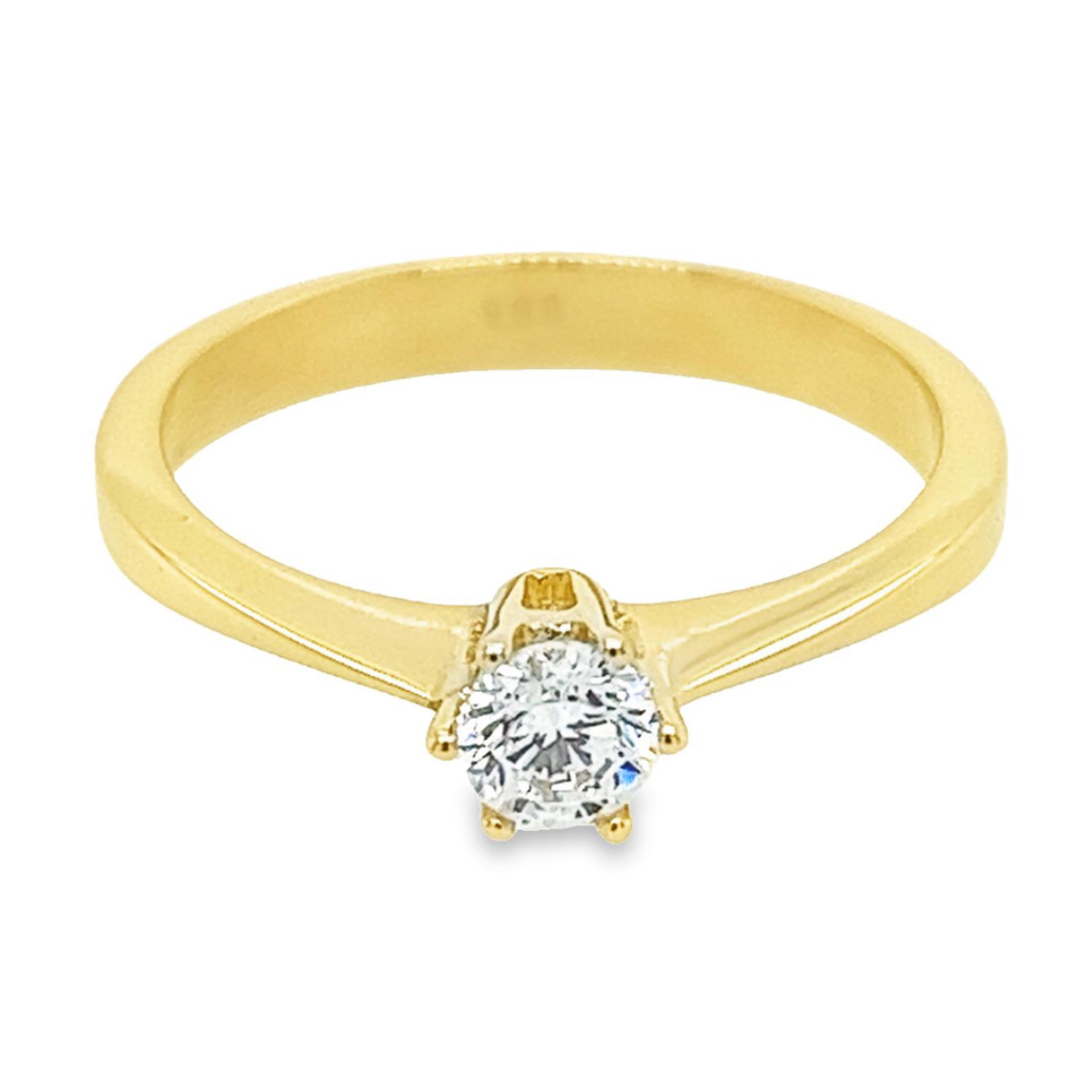 Yellow gold solitaire ring with Zirconia stone