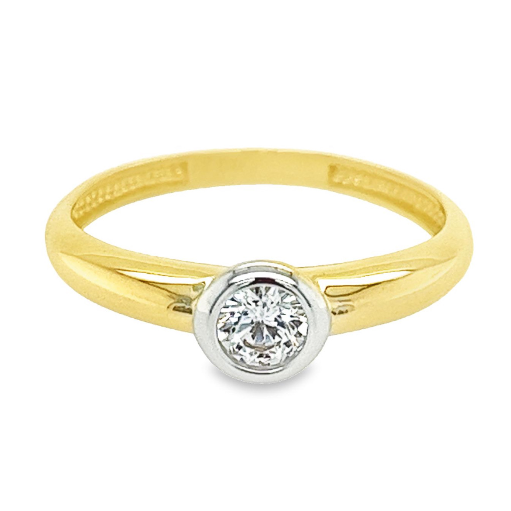 Yellow gold ring with Zirconia stone