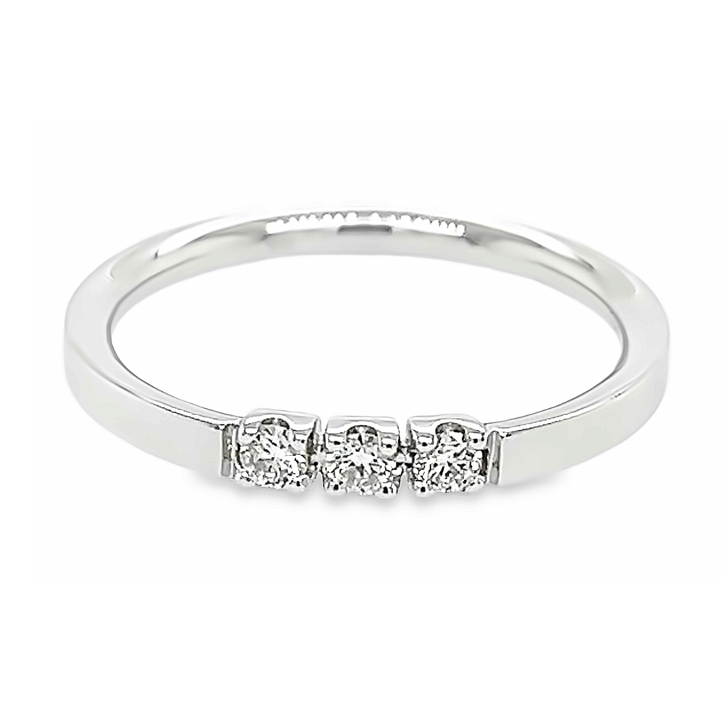 White gold ring with diamond 0.15 carats