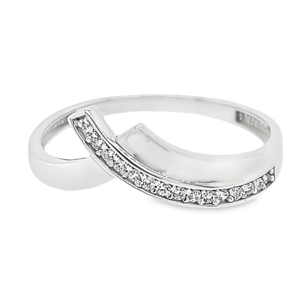 White gold ring with Zirconia stones