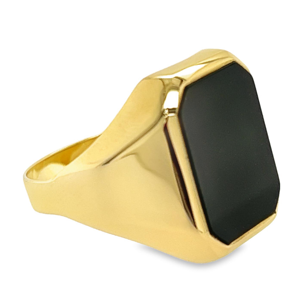 Yellow gold signet ring with Onyx stone