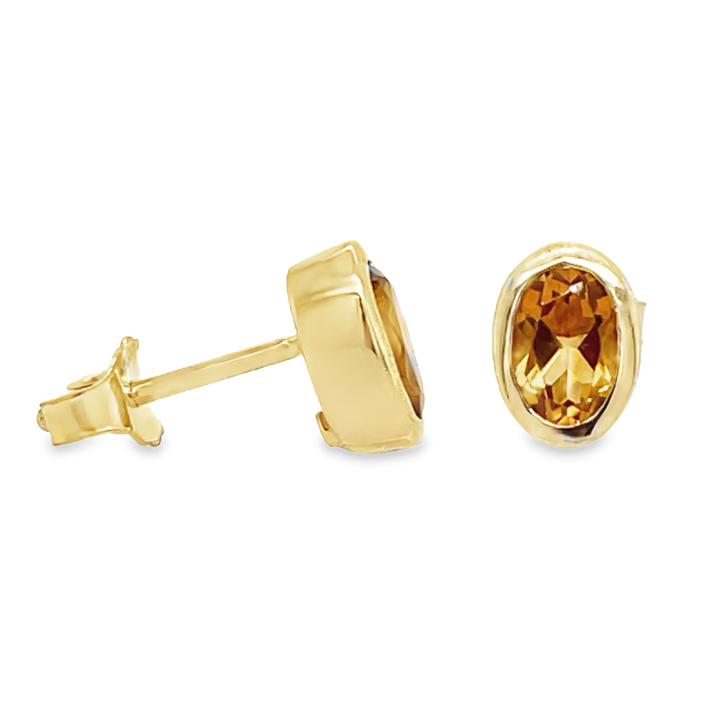Yellow gold stud earrings with citrine
