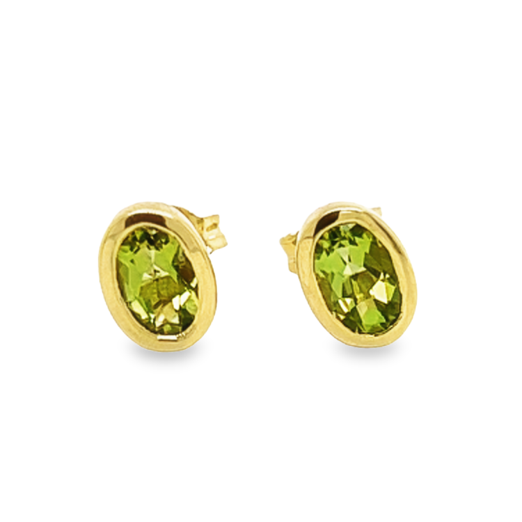 Yellow gold ear studs with Peridot