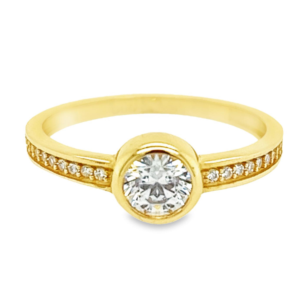 Yellow gold ring with Swarovski Zirconia