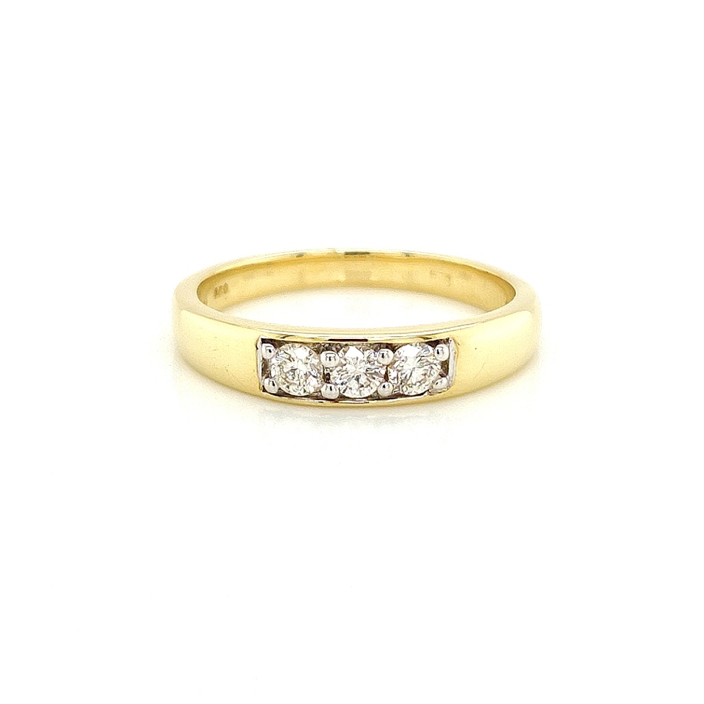 Yellow gold ring with diamond 0.30 carats