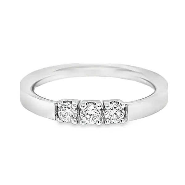White gold ring with diamond 0.25 Carats