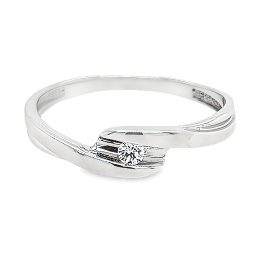 White gold ring with Zirconia stone