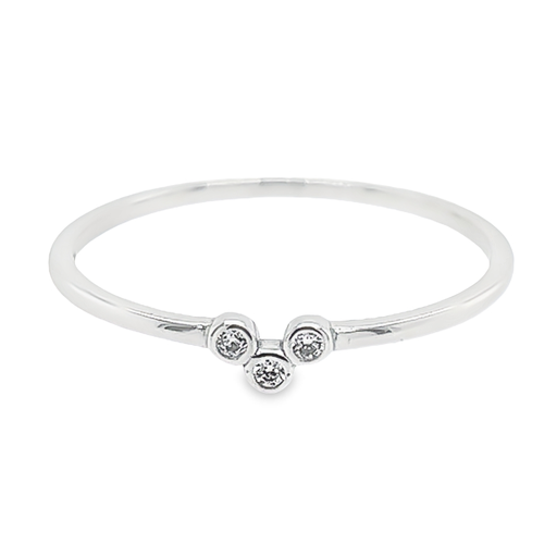 White gold ring with Zirconia stones